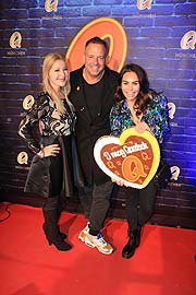 Zu Gast bei der Premiere des Quatsch Comedy Club in München: Barbara Osthoff, House DJ Tom Novy in Begleitung von Bella Colak (©Fotto: Martin Schmitz)